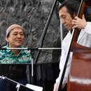 村松健 at the piano