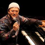 村松健 at the piano